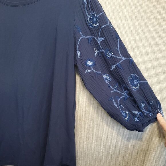 Chico’s Navy Cotton/Modal Floral Embroidered Balloon Sleeve Blouse Size 2 Large - Picture 2 of 6